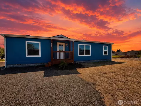 299 Octopus Ave NE, Ocean Shores, WA 98569