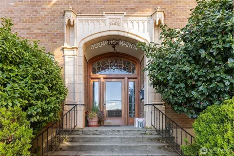 220 W Olympic Pl #104, Seattle, WA 98119