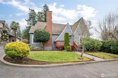 2 Country Club Dr, Longview, WA 98632