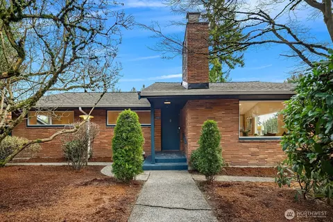 9802 15th Ave NE, Seattle, WA 98115