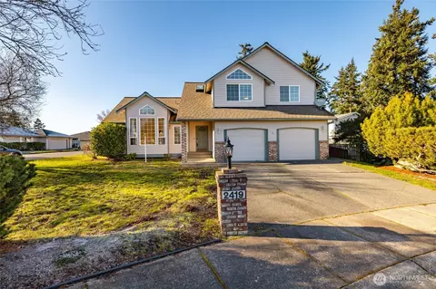 2419 SW Capital Dr, Oak Harbor, WA 98277