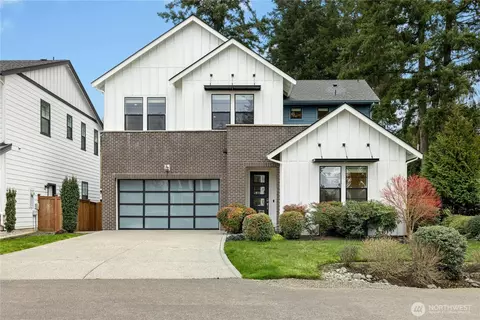 8784 NE Winslow Grove Ct, Bainbridge Island, WA 98110