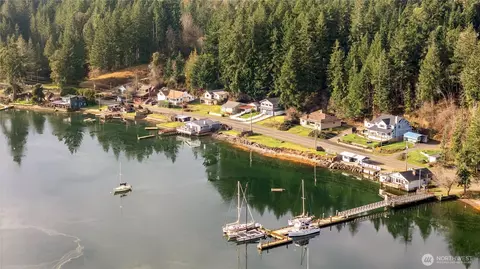 4710 NE North Shore Rd, Belfair, WA 98528