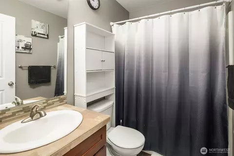 Bath - 1903 112th Pl SE, Everett, WA 98208 photo 3 of 4