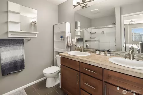 Bath - 1903 112th Pl SE, Everett, WA 98208 photo 2 of 4