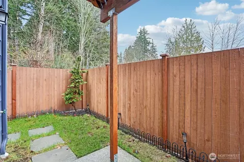Exterior - 19524 16th Ave SE #C1, Bothell, WA 98012 photo 2 of 3
