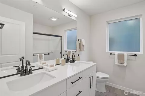 Bath - 19524 16th Ave SE #C1, Bothell, WA 98012 photo 1 of 3