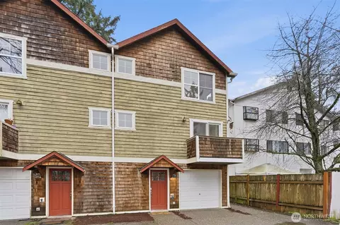 2707 NE 123rd St, Seattle, WA 98125