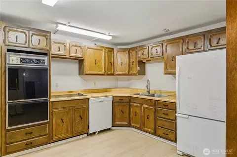 Kitchen - 22827 Meridian Ave S, Bothell, WA 98021 photo 1 of 1