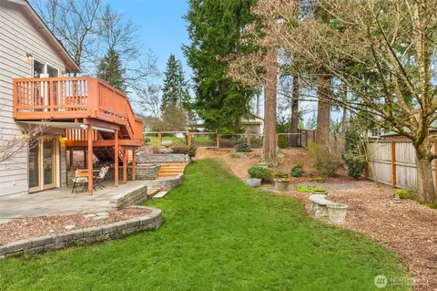 Exterior - 19921 10th Dr SE, Bothell, WA 98012 photo 8 of 9