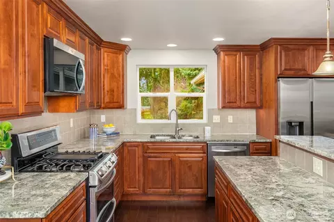 Kitchen - 19921 10th Dr SE, Bothell, WA 98012 photo 1 of 5