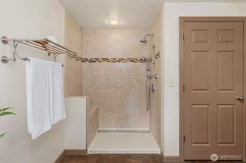 Bath - 19921 10th Dr SE, Bothell, WA 98012 photo 2 of 3