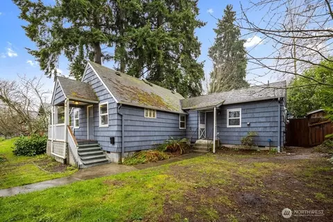 Exterior - 4618 S 3rd Ave, Everett, WA 98203 photo 6 of 7