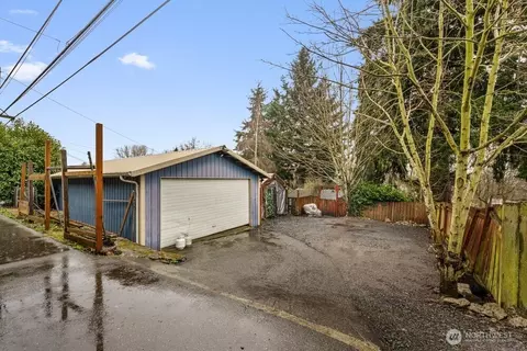 Exterior - 4618 S 3rd Ave, Everett, WA 98203 photo 2 of 7