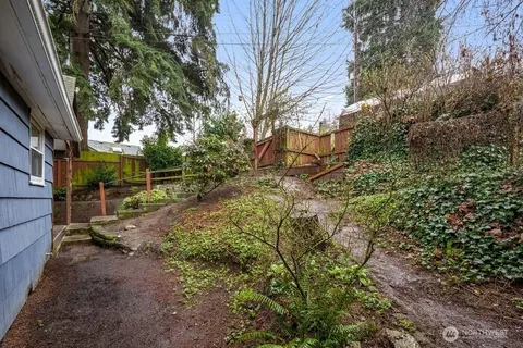 Exterior - 4618 S 3rd Ave, Everett, WA 98203 photo 5 of 7