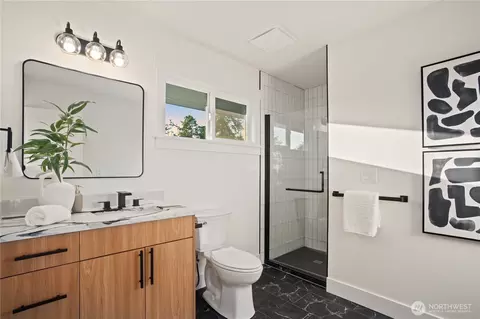 Bath - 708 Waverly Ave, Everett, WA 98201 photo 1 of 4