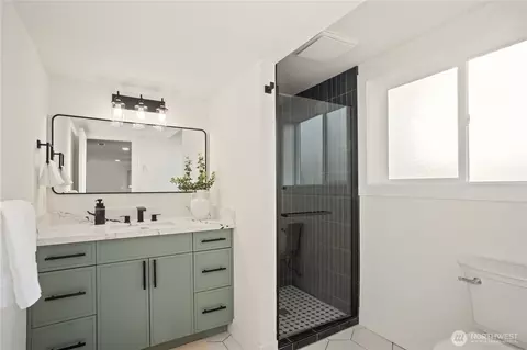 Bath - 708 Waverly Ave, Everett, WA 98201 photo 4 of 4
