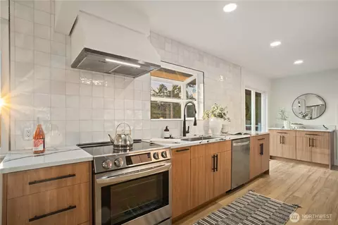 Kitchen - 708 Waverly Ave, Everett, WA 98201 photo 2 of 5