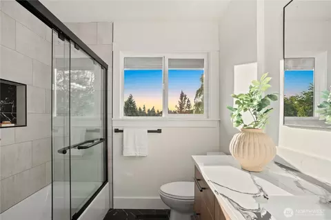 Bath - 708 Waverly Ave, Everett, WA 98201 photo 3 of 4