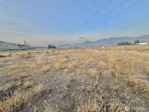 9 Rumbolz Ln, Okanogan, WA 98840