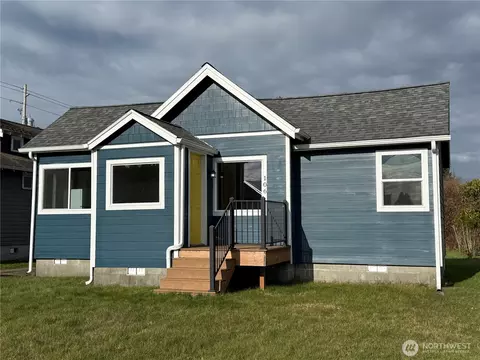 106 6th St NW, Long Beach, WA 98631