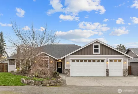 271 N Scotland Dr, Camano Island, WA 98282