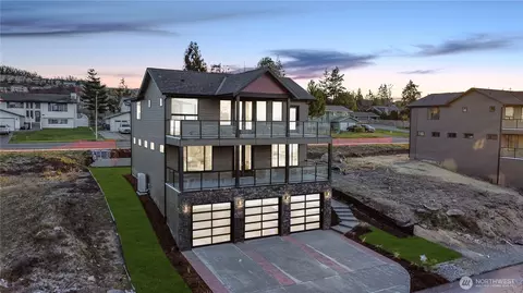 3706 W 3rd St, Anacortes, WA 98221