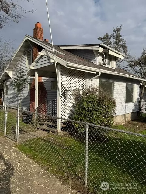 871 S 45th St, Tacoma, WA 98418