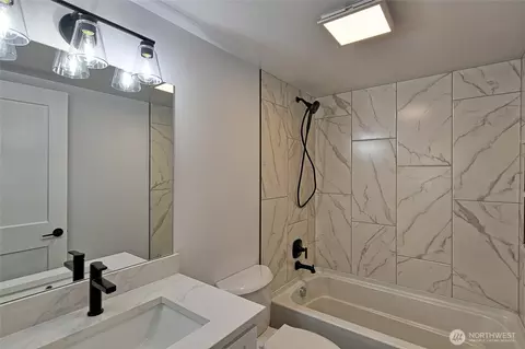 Bath - 2405 Rockefeller Ave, Everett, WA 98201 photo 3 of 3