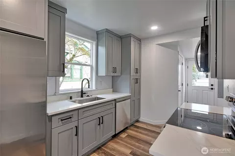 Kitchen - 2405 Rockefeller Ave, Everett, WA 98201 photo 3 of 3