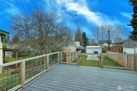 Exterior - 2405 Rockefeller Ave, Everett, WA 98201 photo 2 of 3
