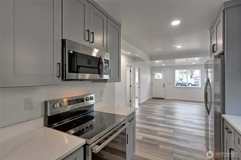 Kitchen - 2405 Rockefeller Ave, Everett, WA 98201 photo 2 of 3