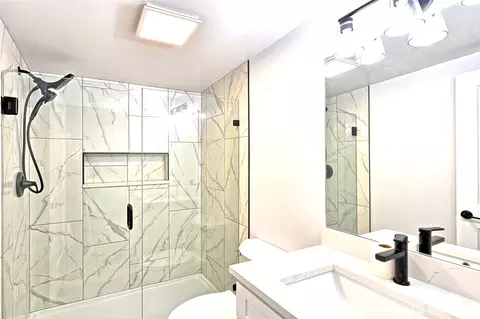 Bath - 2405 Rockefeller Ave, Everett, WA 98201 photo 1 of 3