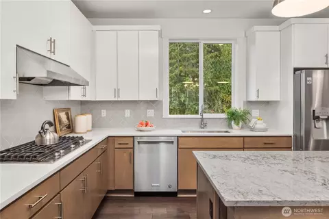 Kitchen - 18601 46th Ave SE, Bothell, WA 98012 photo 3 of 4