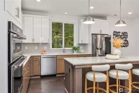 Kitchen - 18601 46th Ave SE, Bothell, WA 98012 photo 2 of 4