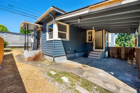 Exterior - 1711 12th St #A, Everett, WA 98201 photo 1 of 4