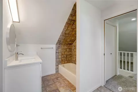 Bath - 1711 12th St #A, Everett, WA 98201 photo 3 of 4
