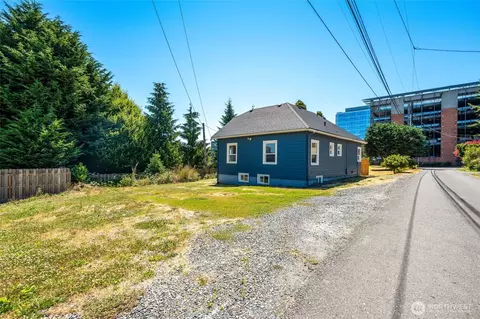 Exterior - 1711 12th St #A, Everett, WA 98201 photo 4 of 4