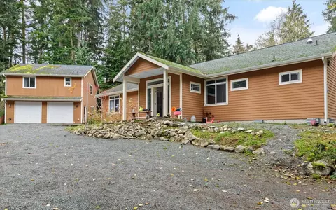 2013 Goss Ridge Rd, Freeland, WA 98249