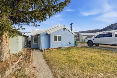 117 Young St, Grand Coulee, WA 99133