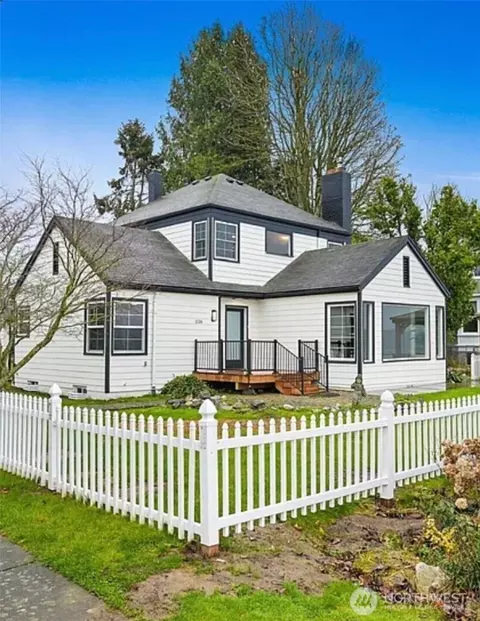 1116 Peace Portal Dr, Blaine, WA 98230