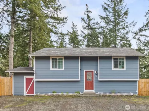 31 NE Skipper Ct, Belfair, WA 98528
