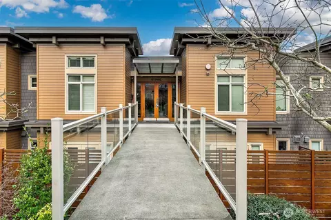 61 Pine St #203, Edmonds, WA 98020
