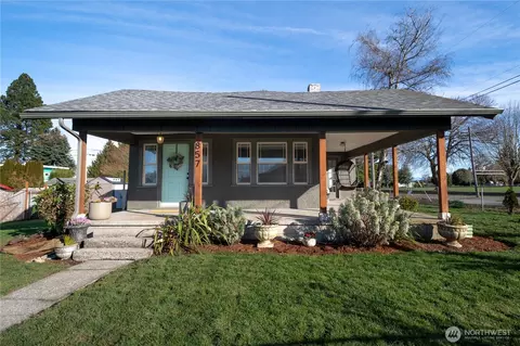 857 E 43rd St, Tacoma, WA 98404