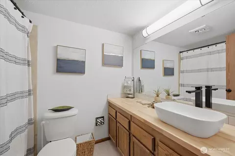 Bath - 3207 Colby Ave #104, Everett, WA 98201 photo 1 of 2