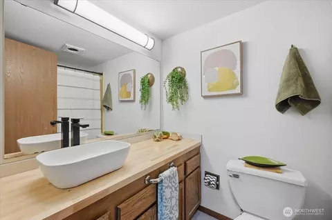 Bath - 3207 Colby Ave #104, Everett, WA 98201 photo 2 of 2