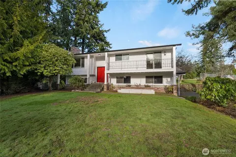 2037 NE Ridgewood Dr, Poulsbo, WA 98370