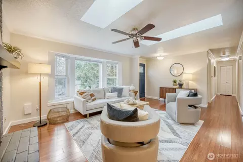 Living - 16928 17th Ave SE, Bothell, WA 98012 photo 2 of 5