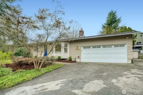 Exterior - 16928 17th Ave SE, Bothell, WA 98012 photo 4 of 7