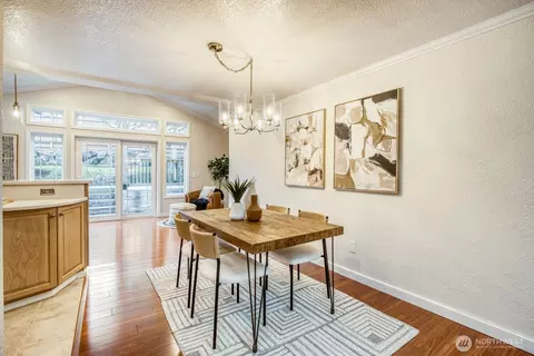 Dining - 16928 17th Ave SE, Bothell, WA 98012 photo 3 of 3